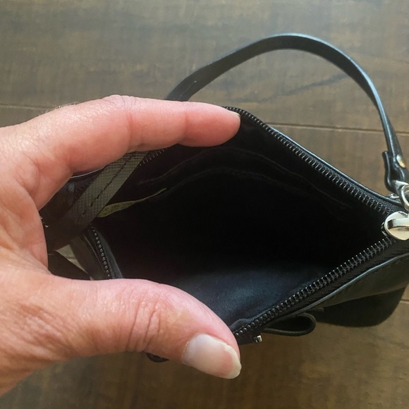 Coach Darcy black wristlet with bow and hang tag - Picture 5 of 9